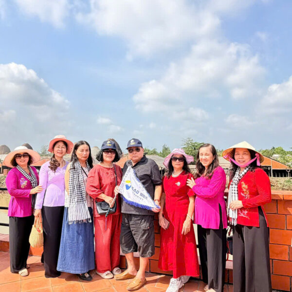 tour lo gach mang thit