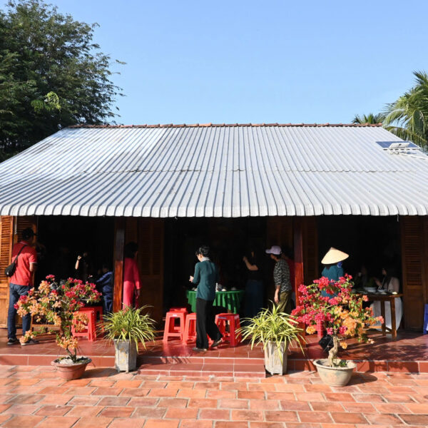 LANG NHI HOA