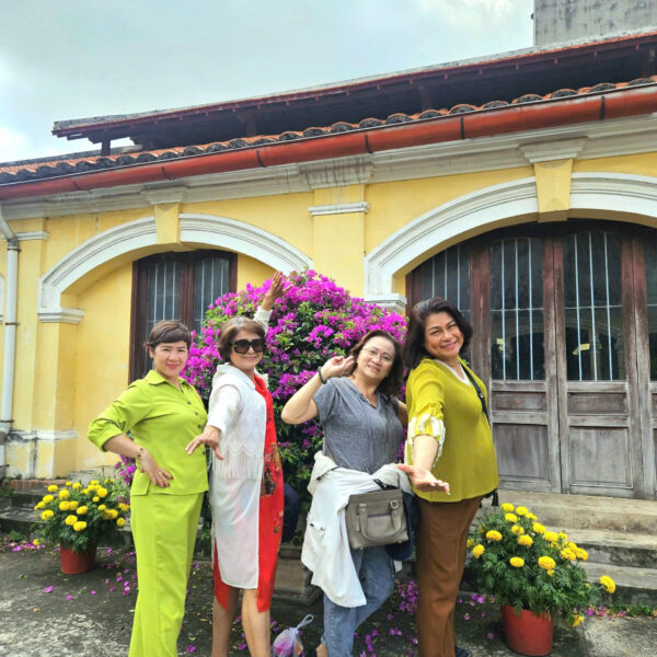 DINH DOC PHU HAI GO CONG