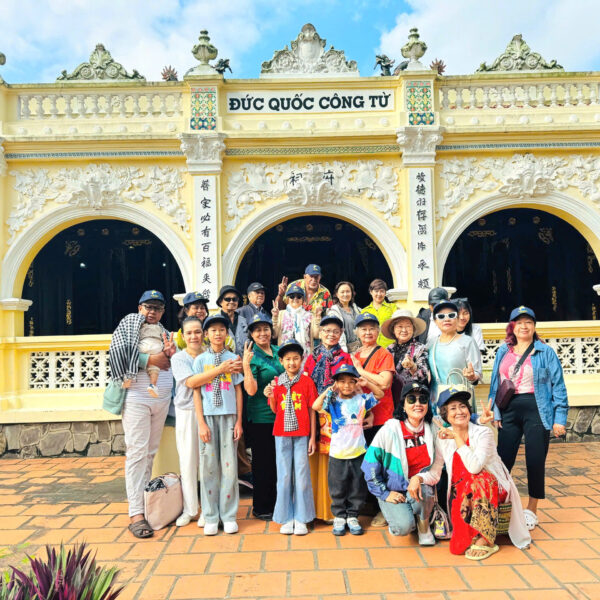 LANG HOANG GIA GO CONG