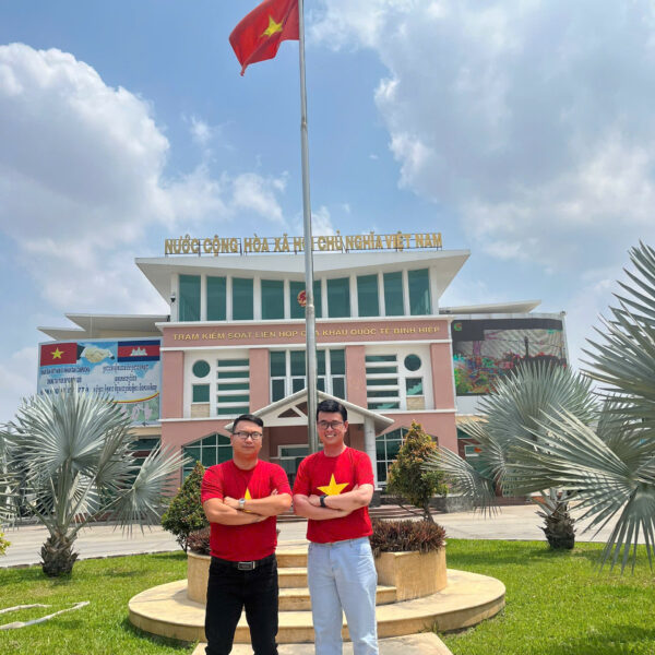 check in cua khau va cot moc