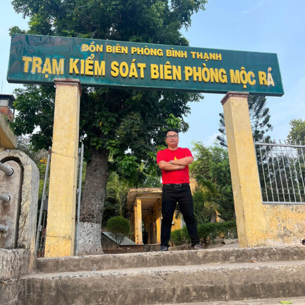 check in cua khau va cot moc