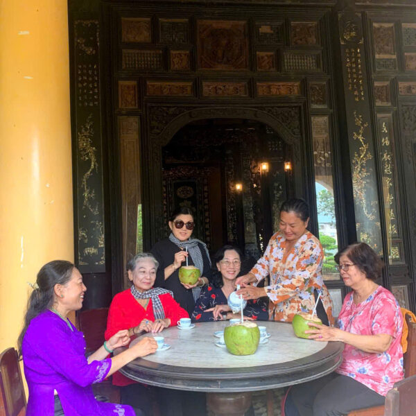NHA CO DOC PHU HAI GO CONG